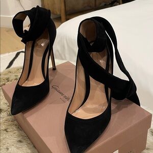 Gianvito Rossi Elegant Black Suede Heels